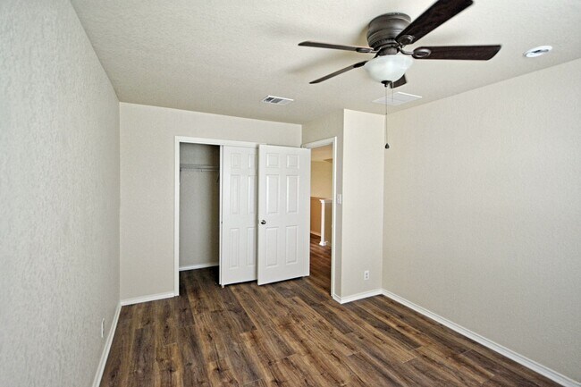 Building Photo - 2121 Sinclair Dr