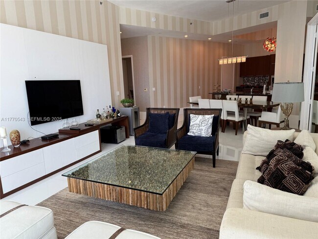 Building Photo - 15811 Collins Ave