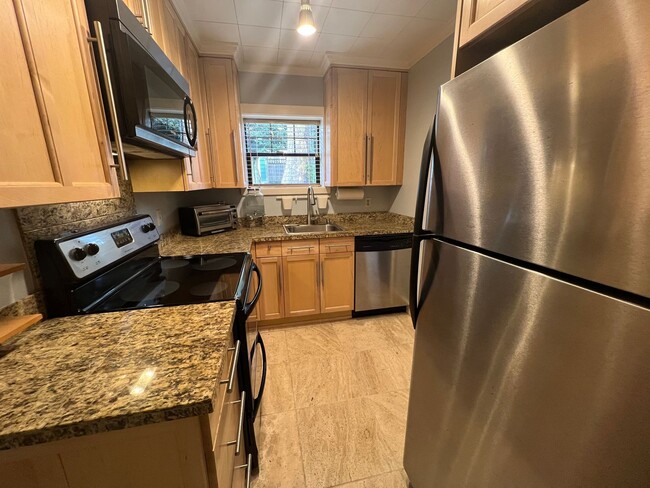 Building Photo - New Pricing! Charming Studio in Highly Des...