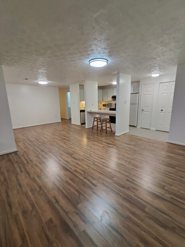 Building Photo - 2153 Wainwright Ct