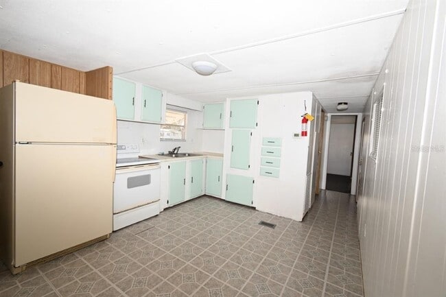 Building Photo - 34898 Fraser St