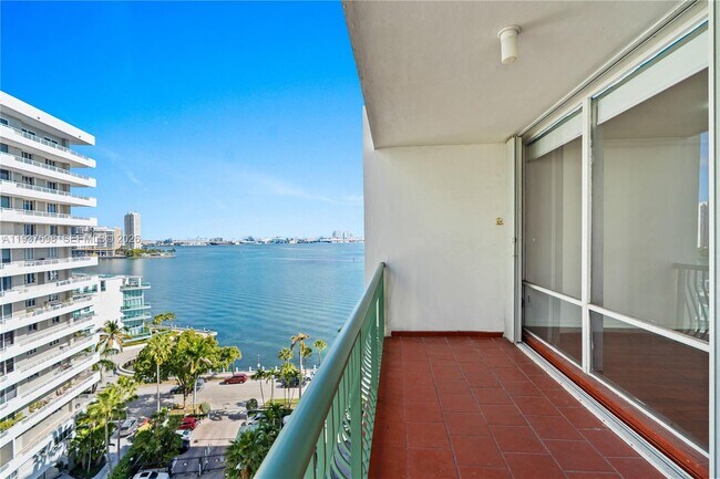 Building Photo - 1408 Brickell Bay Dr