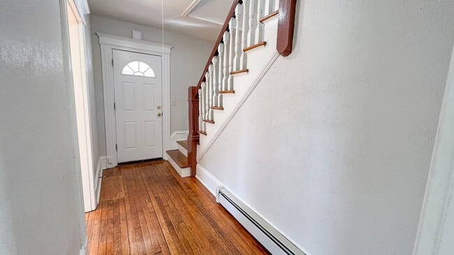 Building Photo - Remodeled Single Family House