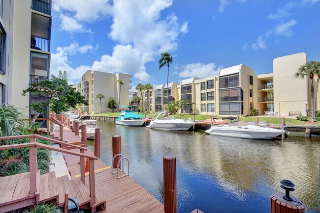 Building Photo - 3 Royal Palm Way
