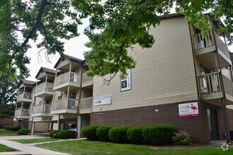 Building Photo - 905 South Locust Street