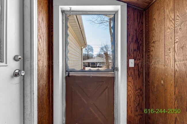 Building Photo - 110 W Elm St