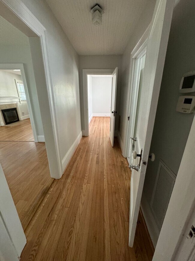 Building Photo - Cute Bungalow Near NC State Fairgrounds - ...