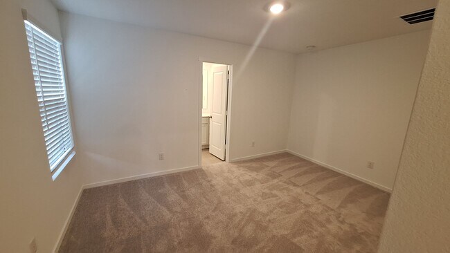 Building Photo - NEWLY BUILT 3 bedroom 2.5 Bath for Rent