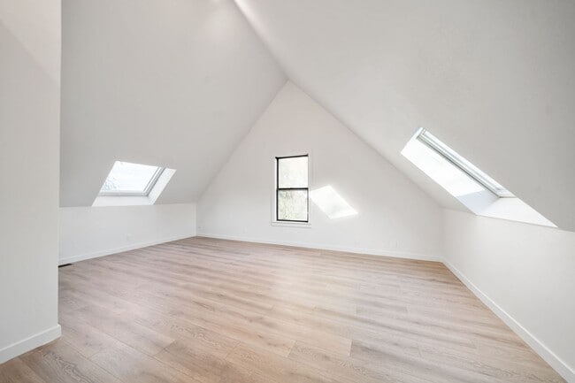 Building Photo - 7414 NE 6th Ave