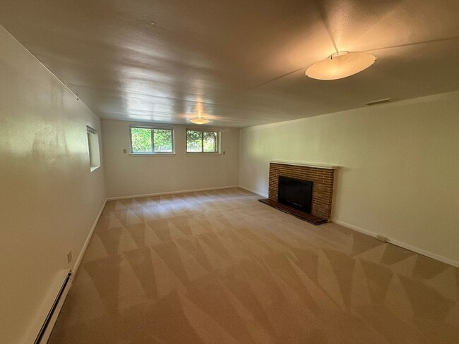 Building Photo - 2 Bedroom 2 Bathroom + Den Magnolia House!