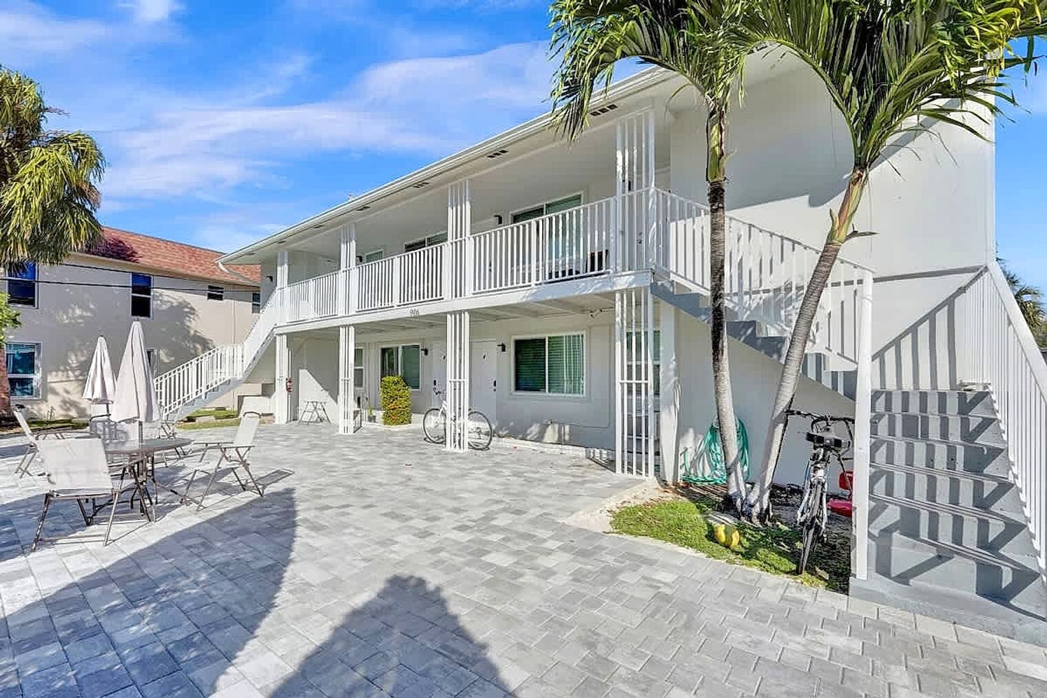 Building Photo - 906 N Riverside Dr
