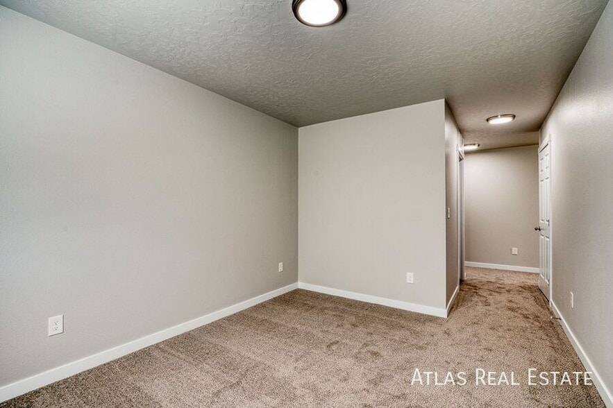 Building Photo - 1758 E Eddington St