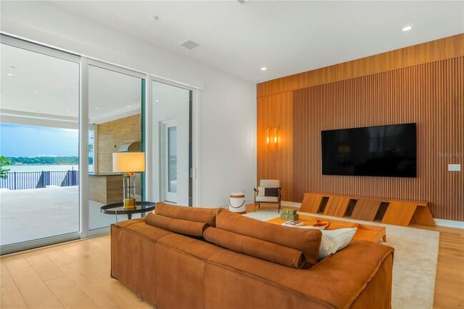 Building Photo - 15023 Pendio Dr