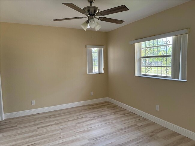 Building Photo - 602 NE 38th St