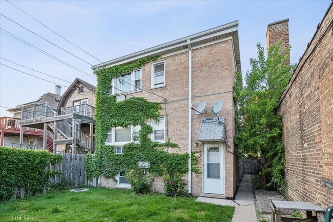 Building Photo - 5645 W 63rd Pl