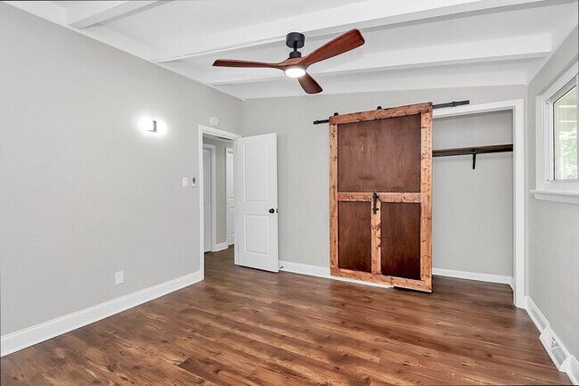 Building Photo - Beautifully Renovated 3BD/1BA Ranch in Seneca Park!