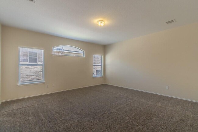 Building Photo - 2013 Rachel Ln