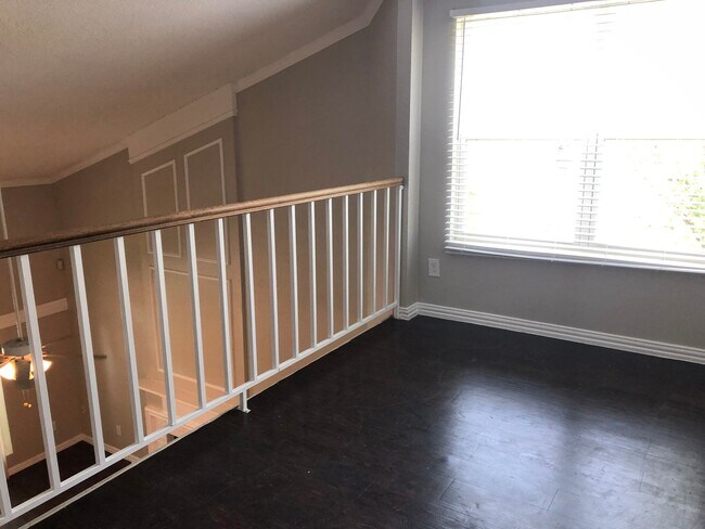 Building Photo - Charming 3 bed 2.5 baths in Rowlett!