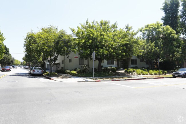 Building Photo - 346 N Louise St