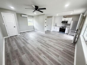 Building Photo - 6070 Wonder Dr