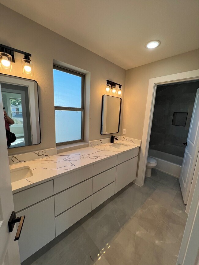 Building Photo - 20027 Venetto St