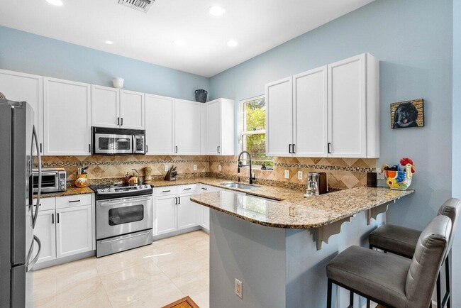 Building Photo - 1875 Highland Grove Dr