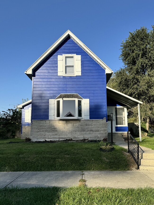 Building Photo - 821 S Market St