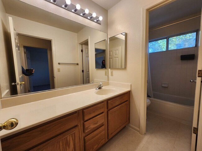 Building Photo - Beautiful Northwest Reno Home!