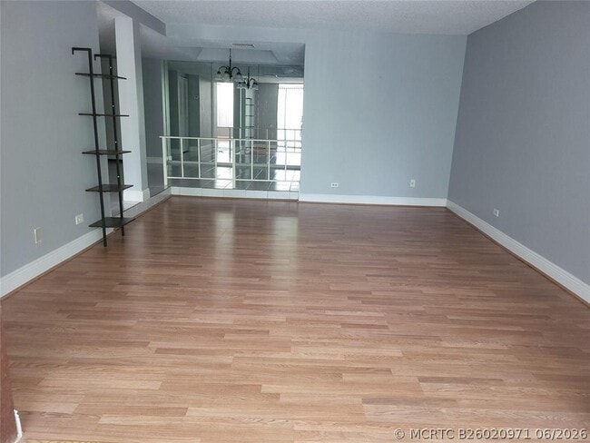 Building Photo - 3720 Inverrary Dr