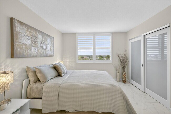 Building Photo - 3091 N Course Dr