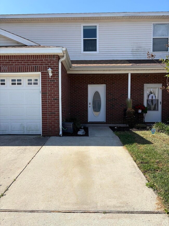 Building Photo - 1014 Airport Rd