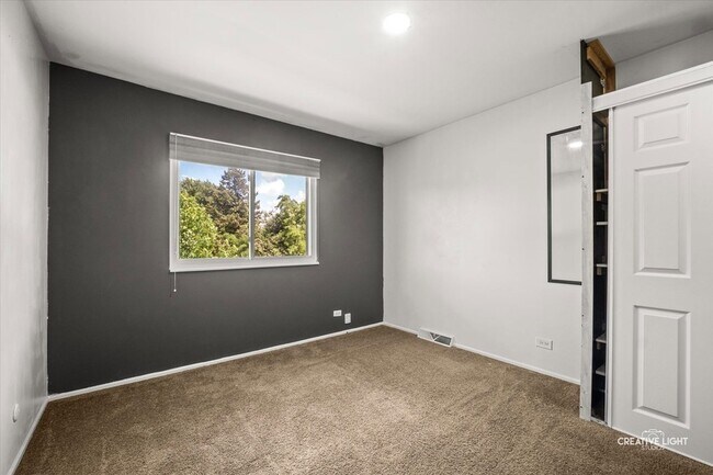 Building Photo - 772 Circle Dr