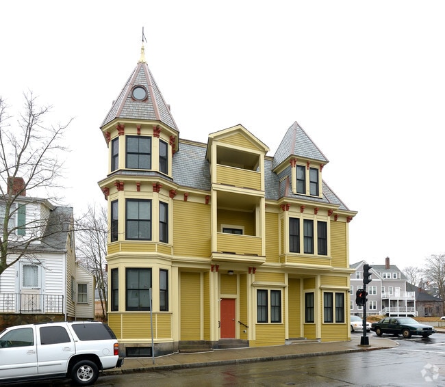 Building Photo - 8 Allen St