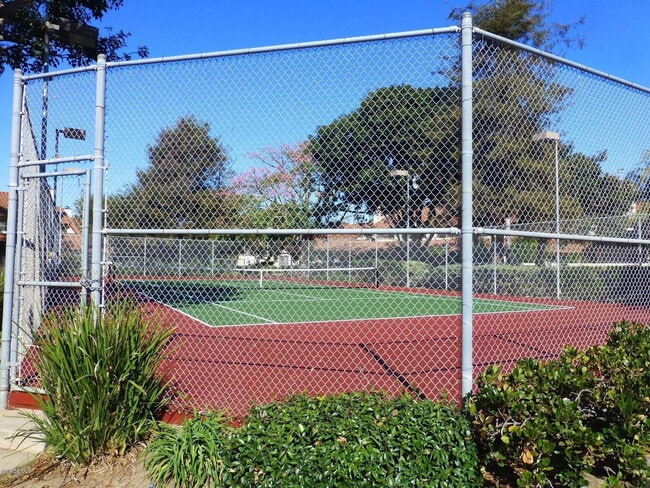 Building Photo - 480 Las Palomas Dr