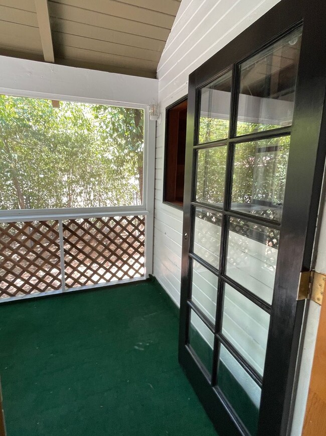 Building Photo - Cozy and convenient, private location, Cot...