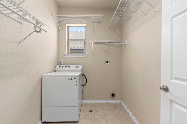 Building Photo - 1230 Nicholas Manor
