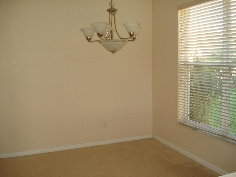 Building Photo - 5012 Starblaze Dr
