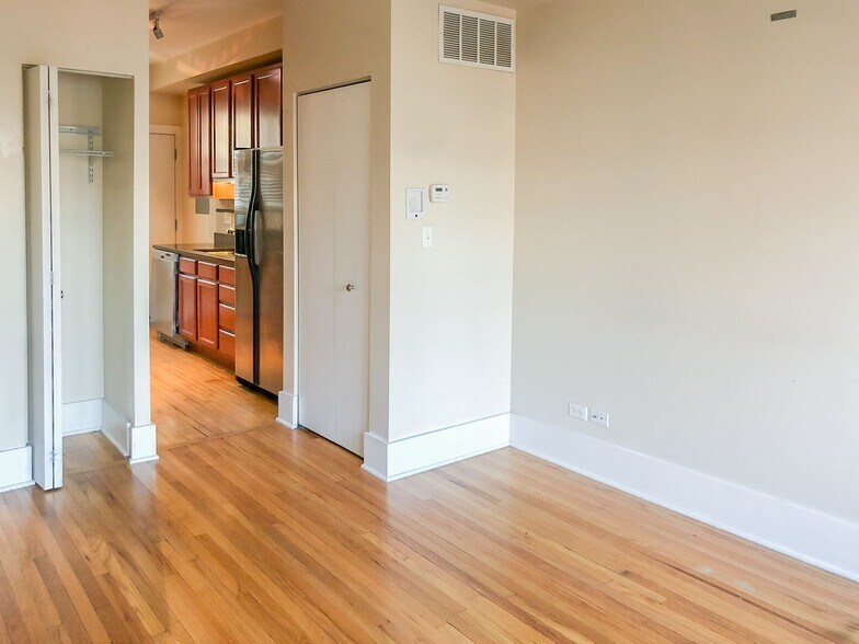 Building Photo - 3453 N Wolcott Ave