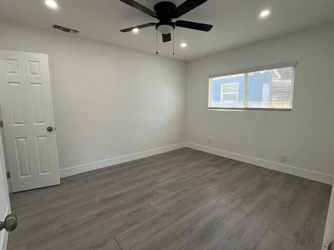 Building Photo - 7363 Ysmael Villegas St