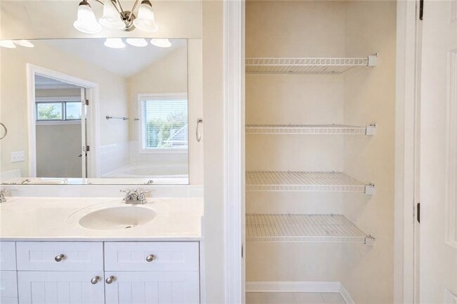 Building Photo - 4870 Carre Way