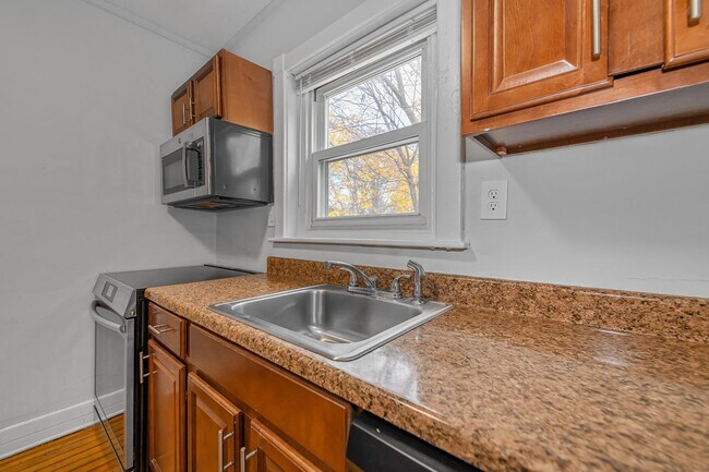 Building Photo - 378 N Evans St