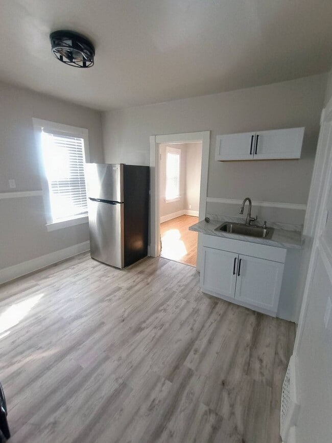 Building Photo - Recently Remodeled 2-Bedroom Home Near Bra...