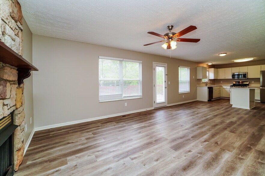 Building Photo - 3530 Cove Lake Ln