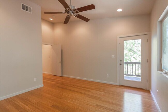 Building Photo - 1702 Forest Hill Dr