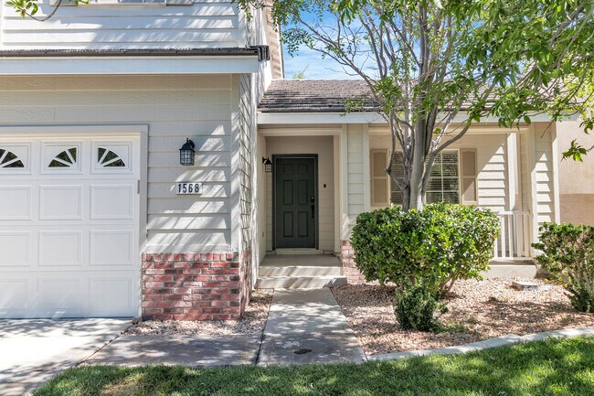 Building Photo - 1568 Lamplight Village Ln
