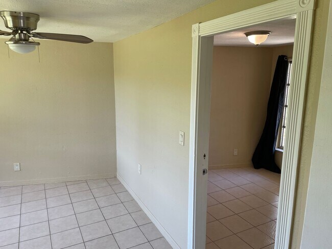 Building Photo - Cozy 3-Bedroom Home on a Corner Lot in Hol...