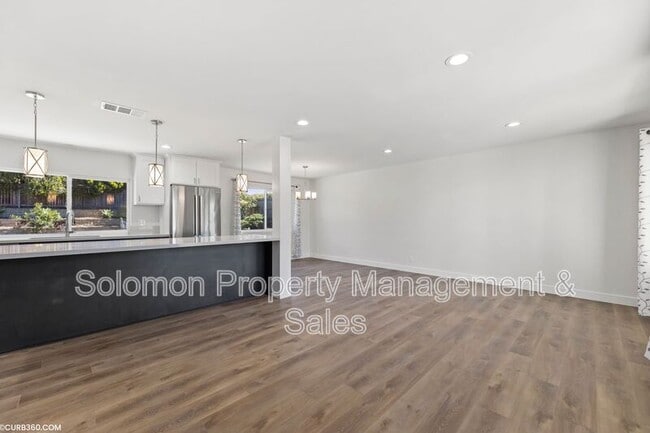 Building Photo - 315 Cerro St