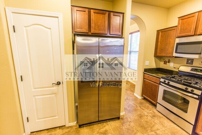 Building Photo - 976 S Adam Way