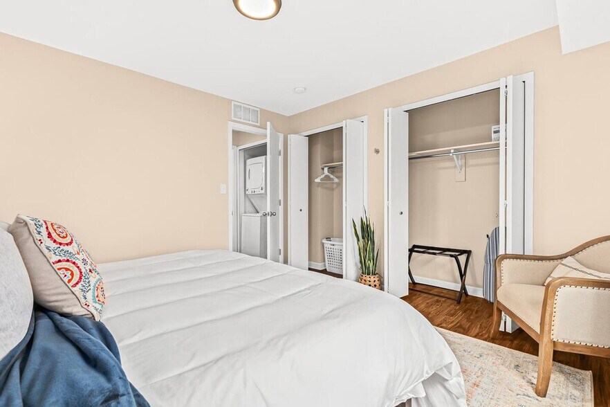 Building Photo - 18431 Sharon Ln