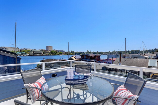 Building Photo - 3110 Portage Bay Pl E